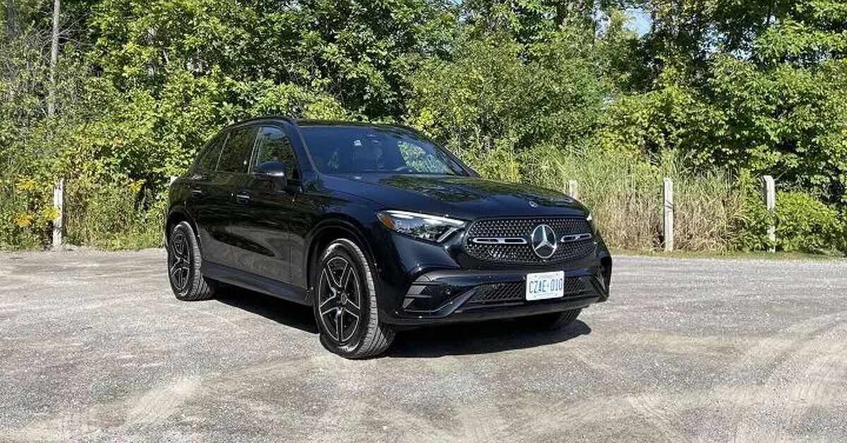 40 Photos of Mercedes-Benz Best Selling Vehicle | AutoGuide.com