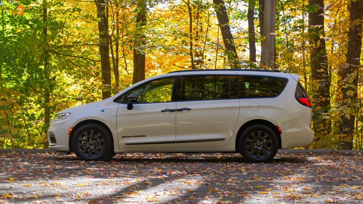 kia carnival vs chrysler pacifica comparison