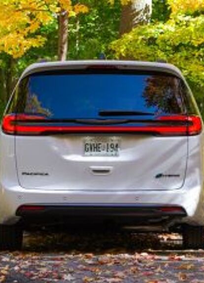 Kia Carnival Vs Chrysler Pacifica Comparison AutoGuide.com