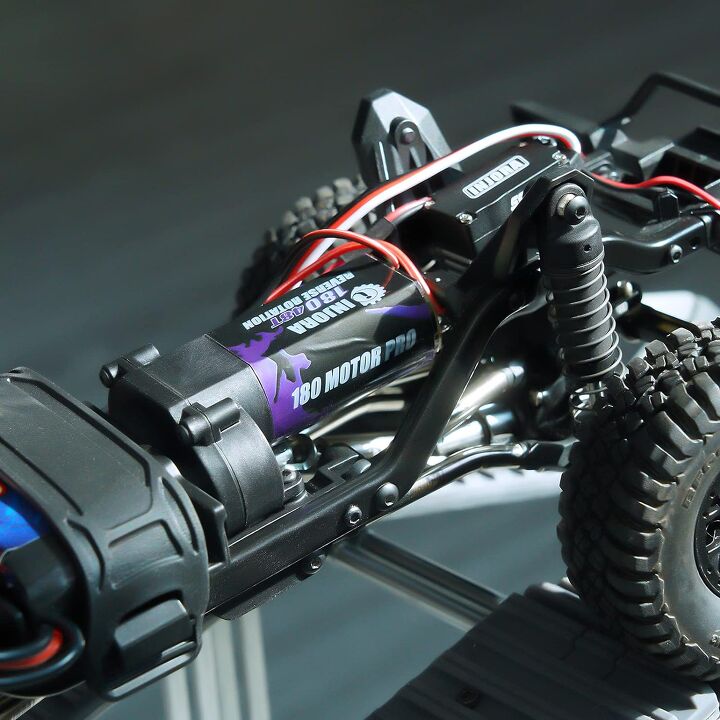 Traxxas TRX-4M Land Rover Defender 1/18 Scale RC Rock Crawler Review ...