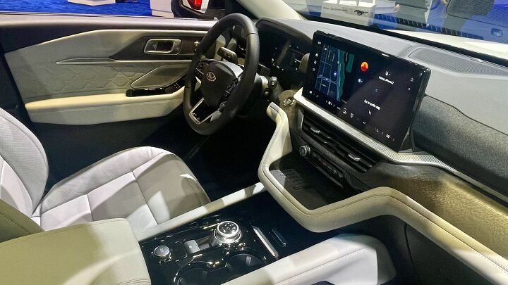 2025 Ford Explorer: Hands on Preview | AutoGuide.com