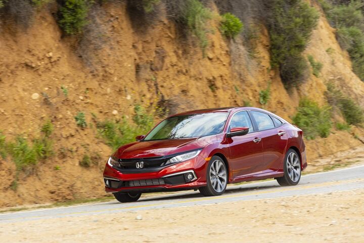 Always a sporty compact car, the 2019 Honda Civic Sedan Touring does not disappoint