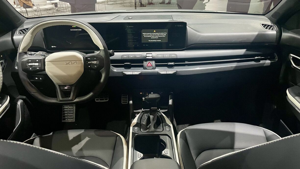2025 Kia K4: Hands on Preview | AutoGuide.com