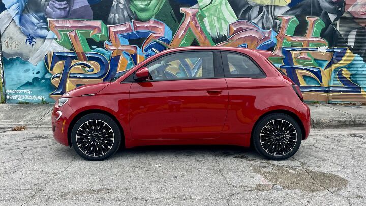 The new 2024 Fiat 500e keeps the same gernal shape of all Fiat 500s before it. 