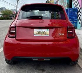 Unmistakable Fiat 500 from the back. Although now with less tailpipes and exhaust.