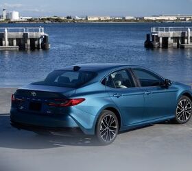 Ocean Gem is an all-new exterior color for 2025, and looks excellent on the XLE. Image credit: Toyota