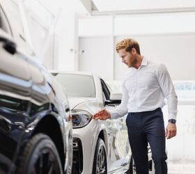 deciding between buying and leasing a car, Shutterstock ViDI Studio
