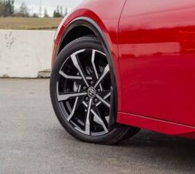 19-inch alloy wheels look good without seriously impacting ride quality. Image credit: Kyle Patrick