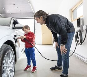 americans want gasoline, Auto industry executives have a flawed view regarding electric vehicle charging times