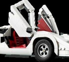 lego announces lamborghini countach 5000 quattrovalvole, The LEGO Lamborghini even features scissor doors