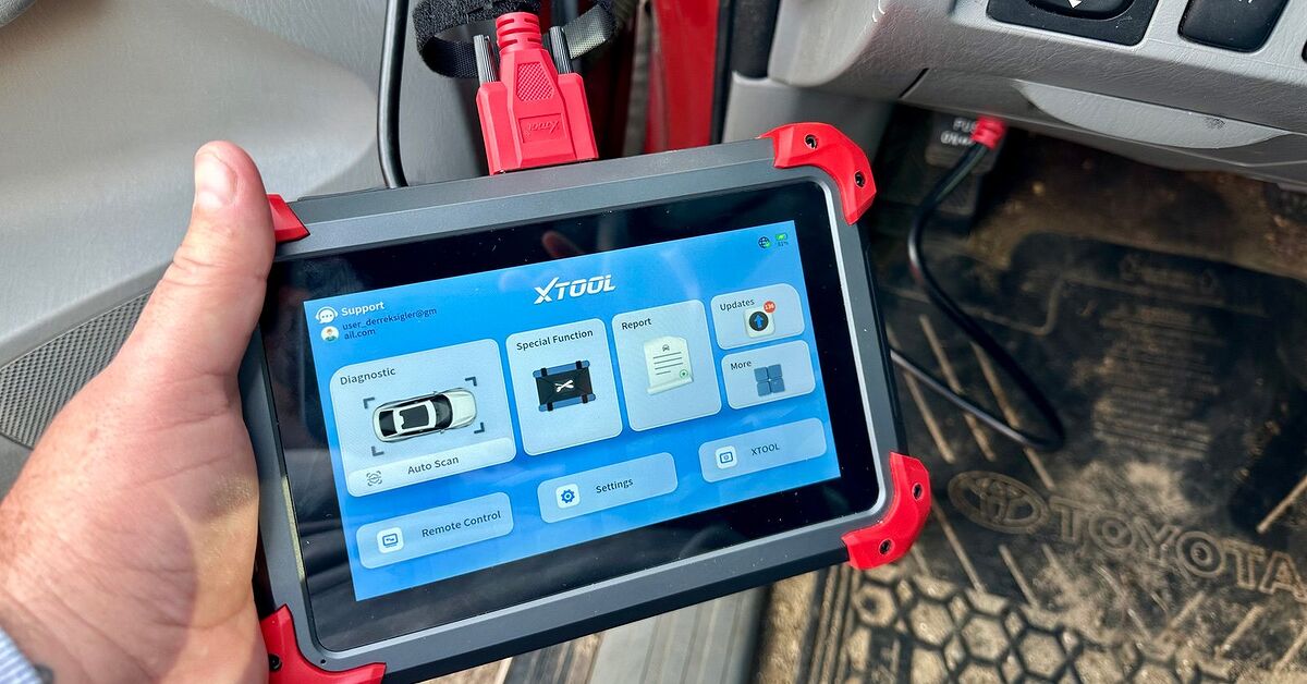 How To Scan Driving How To Use An OBD2 Automotive Scan Tool | AutoGuide.com