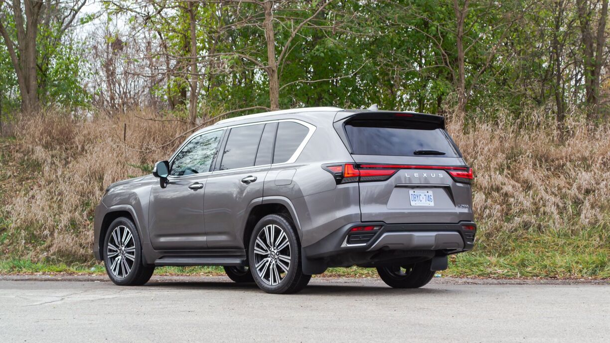 Lexus Infinity Infiniti QX80 vs Lexus LX 600 Comparison: Big SUVs, Big Luxury ...