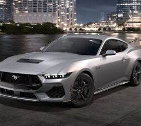 every color available on the 2025 ford mustang, Iconic Silver