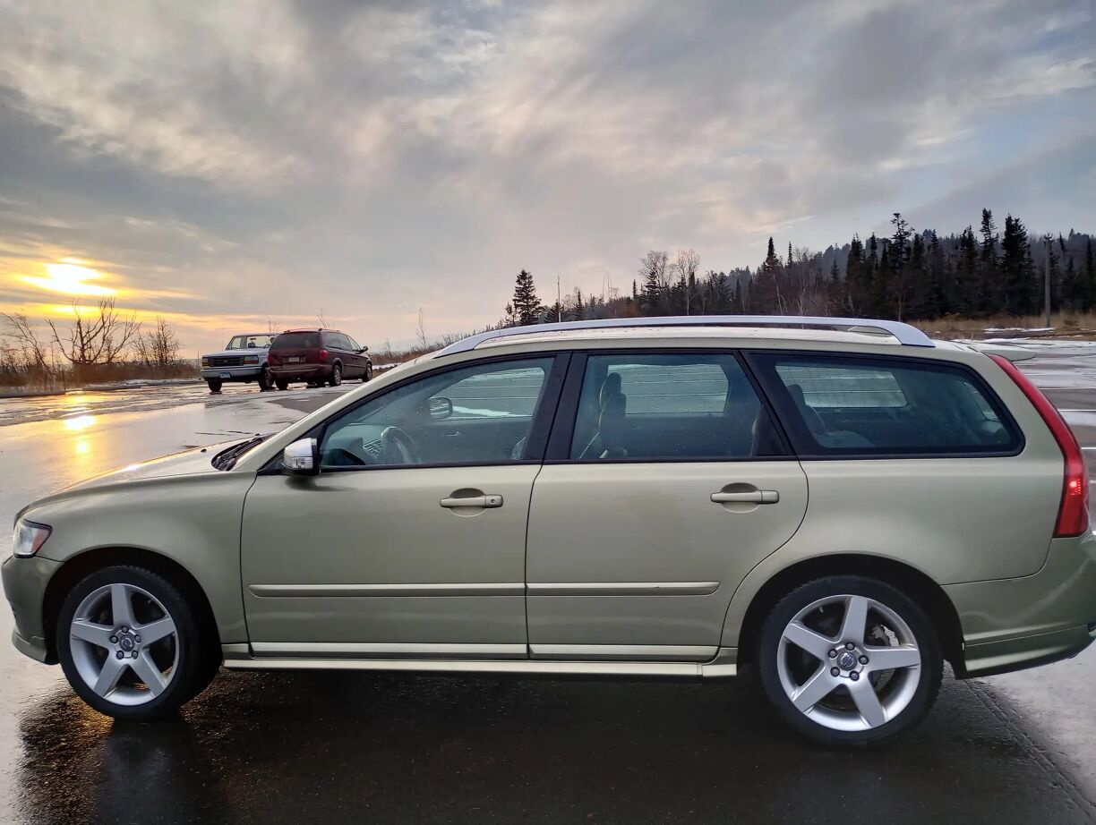 2009 Volvo V50 For Sale | AutoGuide.com