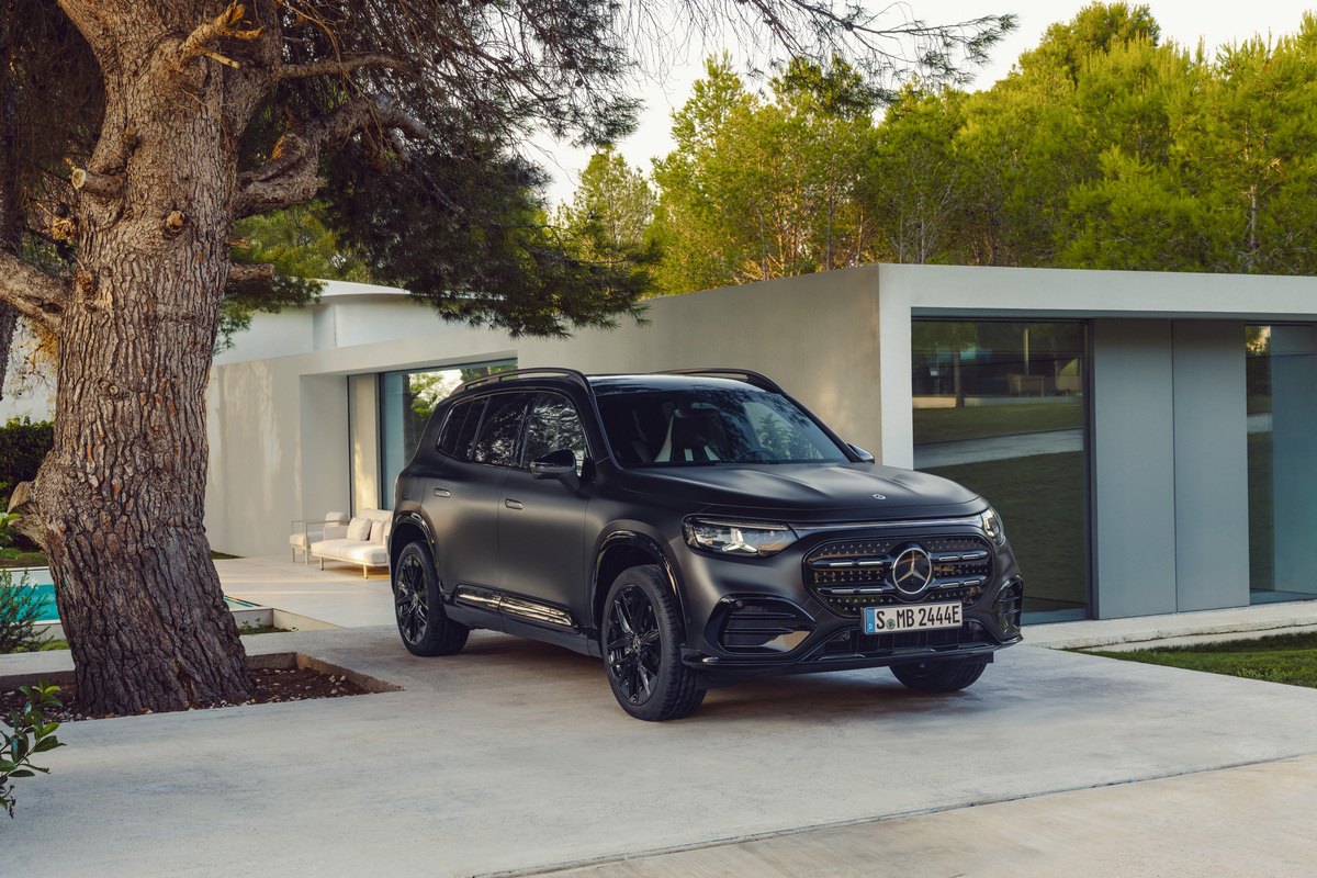 Mercedes Benz Reveals 2026 All Electric GLB AutoGuide mercedes-benz-reveals-2026-all-electric-glb-autoguide