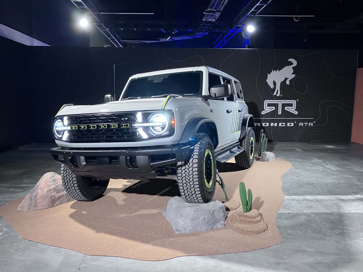 Bronco Raptor Rtr 2027 Ford Bronco RTR Debuts with Big Tires and (Some) Raptor Parts ...