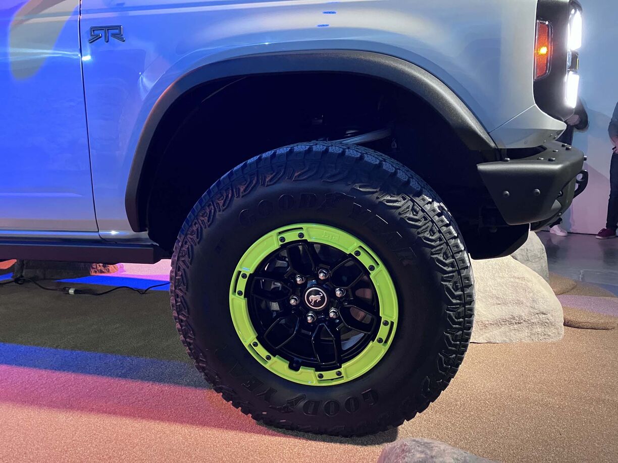 Ford Bronco Raptor Rtr 2027 Ford Bronco RTR Debuts with Big Tires and (Some) Raptor Parts ...