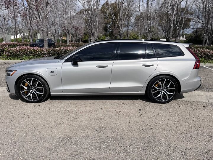2023 Volvo V60 For Sale | AutoGuide.com