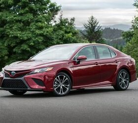 2020 Toyota Camry SE Hybrid