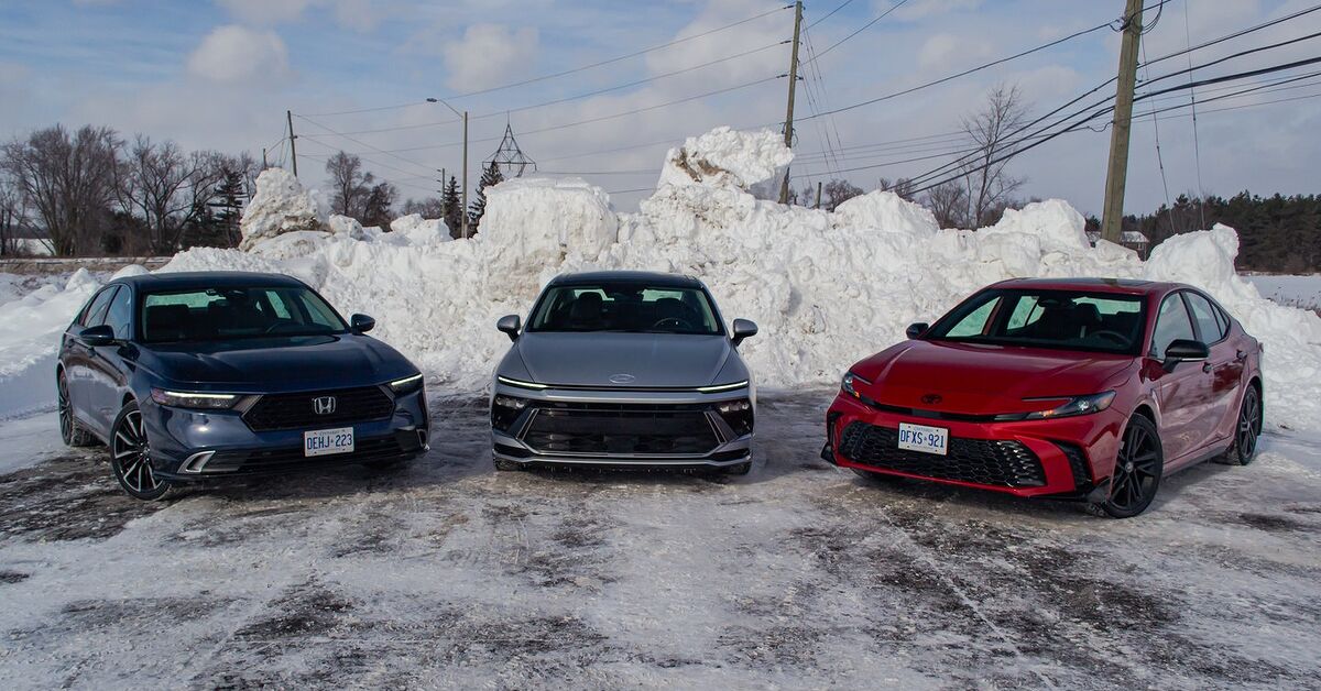 Vergleich der Hybrid-Limousinen: Toyota Camry vs. Honda Accord vs ...