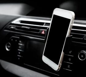 Speeding And Cell Phone Use Are Directly Correlated, IIHS Says