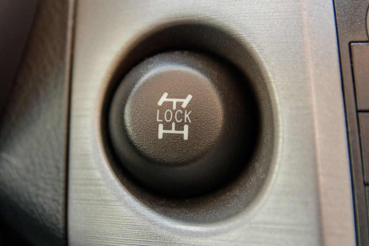 Auto Locker What are Locking Differentials and What New 4x4s Have Them? | AutoGuide.com