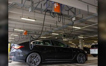 Overhead ChargePoint System Fast-Charges 20 EVs at PDX